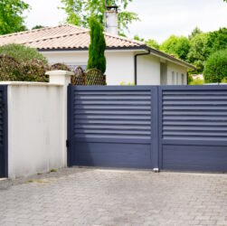 brama wjazdowa montaz